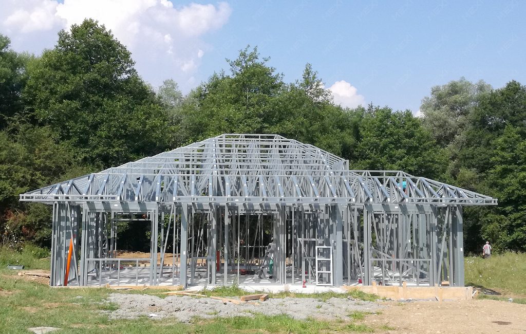 single floor house on light metal profiles