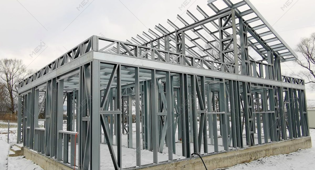 house with attic built with MEXI steel profiles