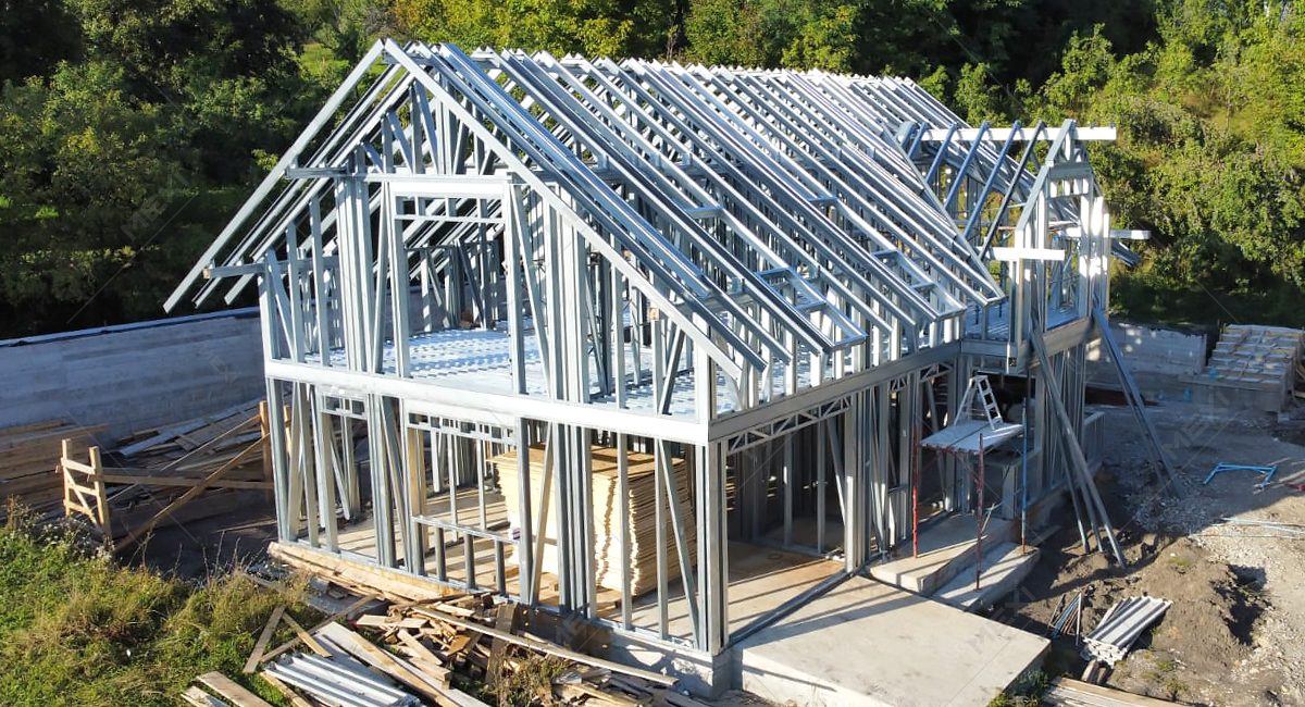 house with attic construction on MEXI steel framing