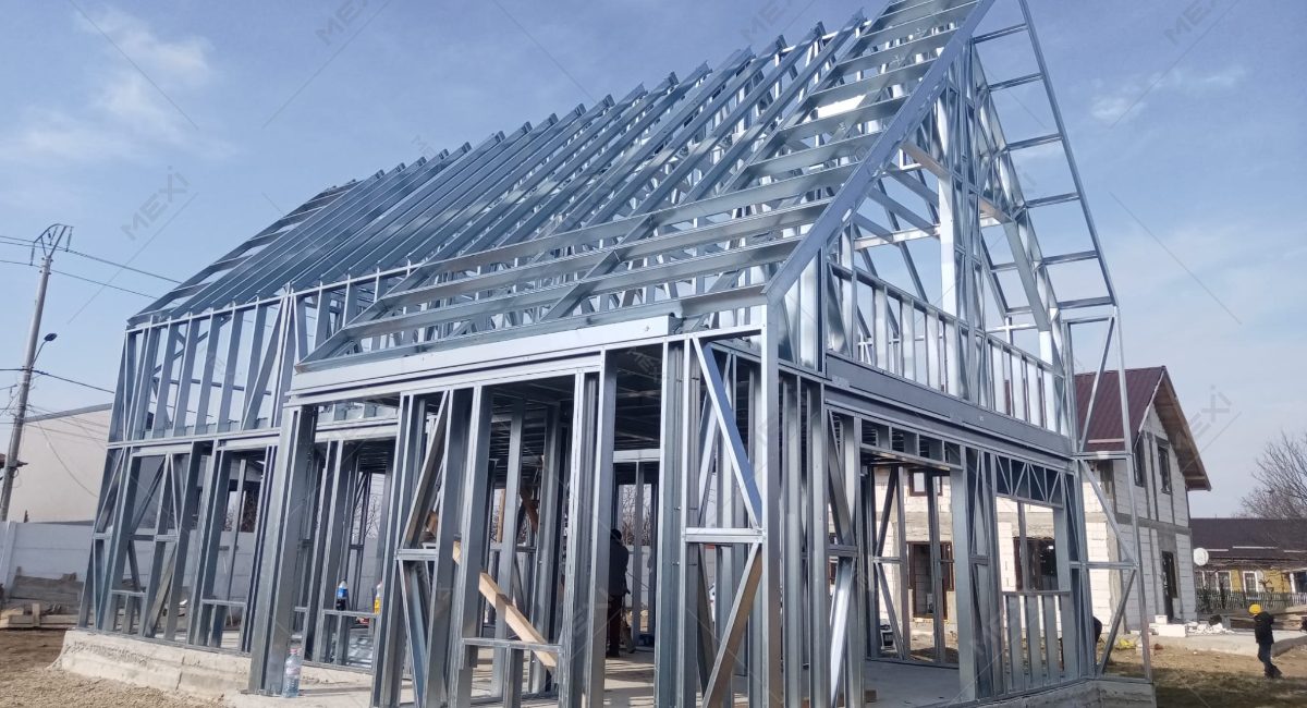House with attic on MEXI steel framing system
