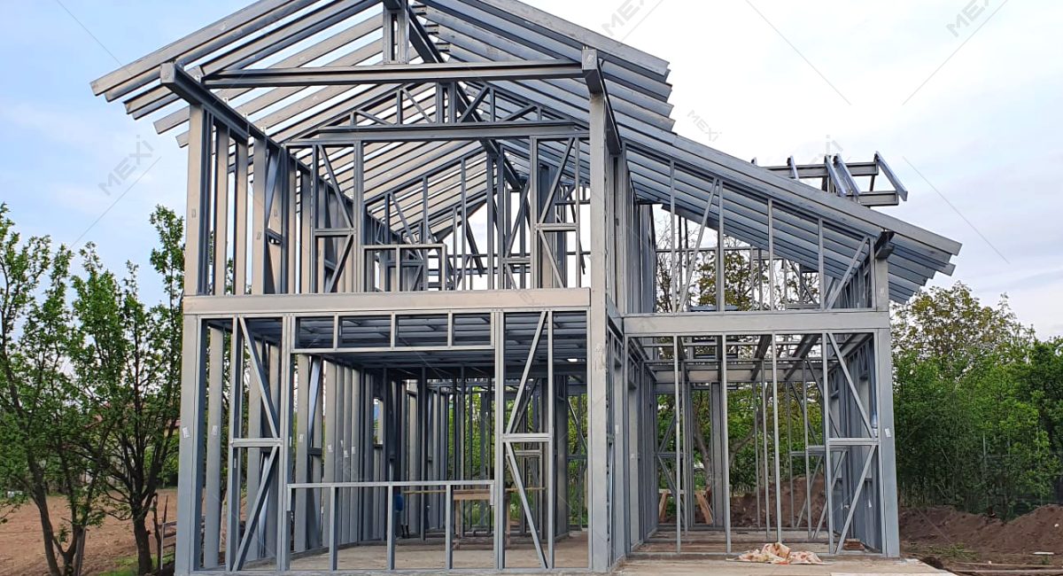 Construction of house with attice on light gauge steel structure