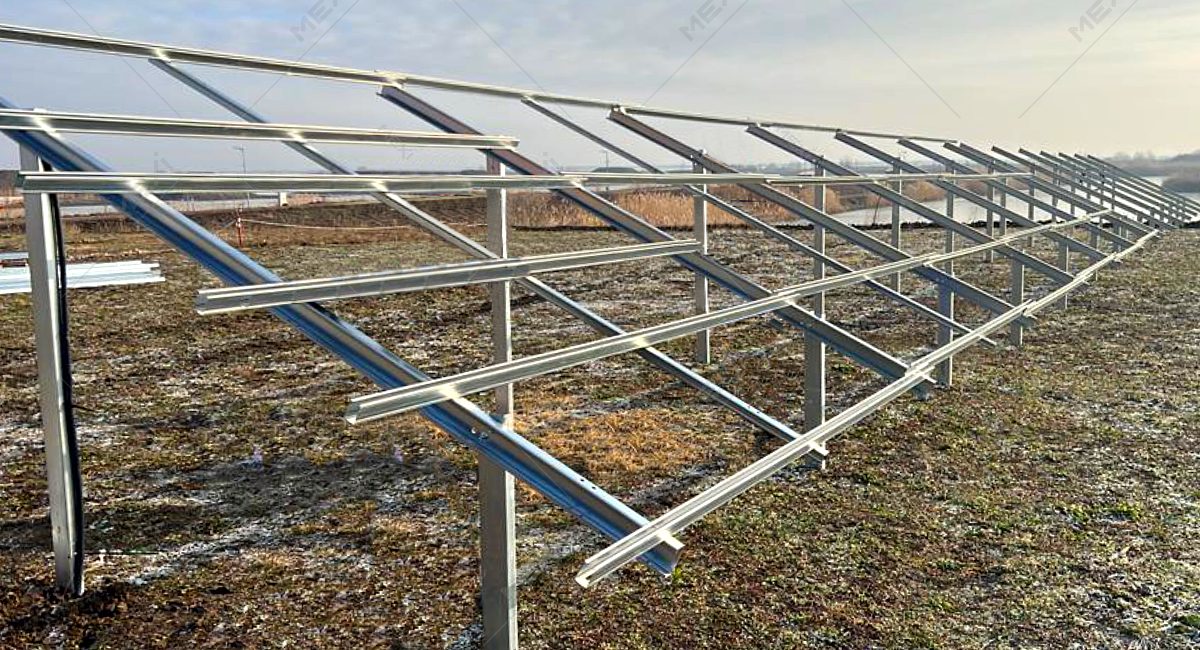 Light steel structure hammered into ground for solar power station