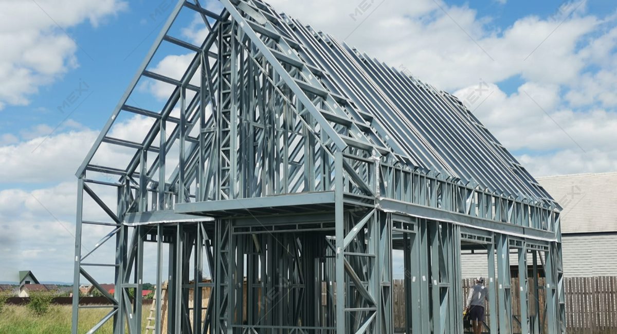 House with attic on steel structure