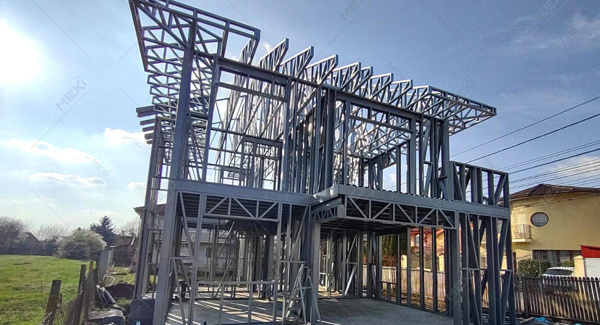 House with prefabricated steel structure