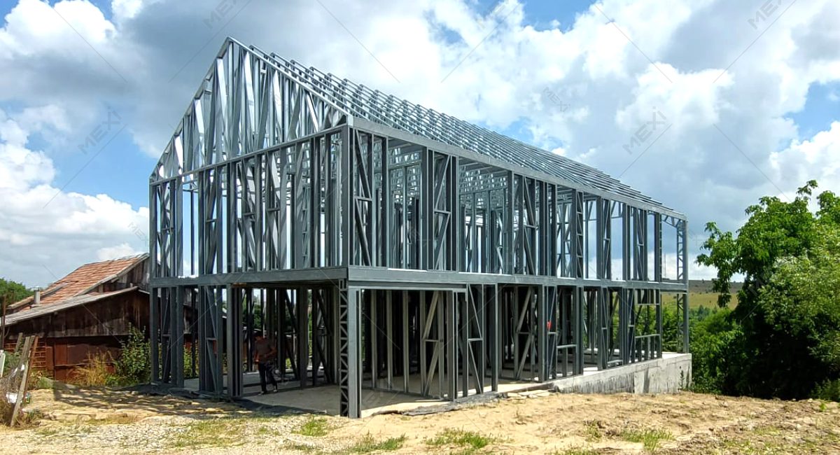 House with two storeys on prefab steel structure