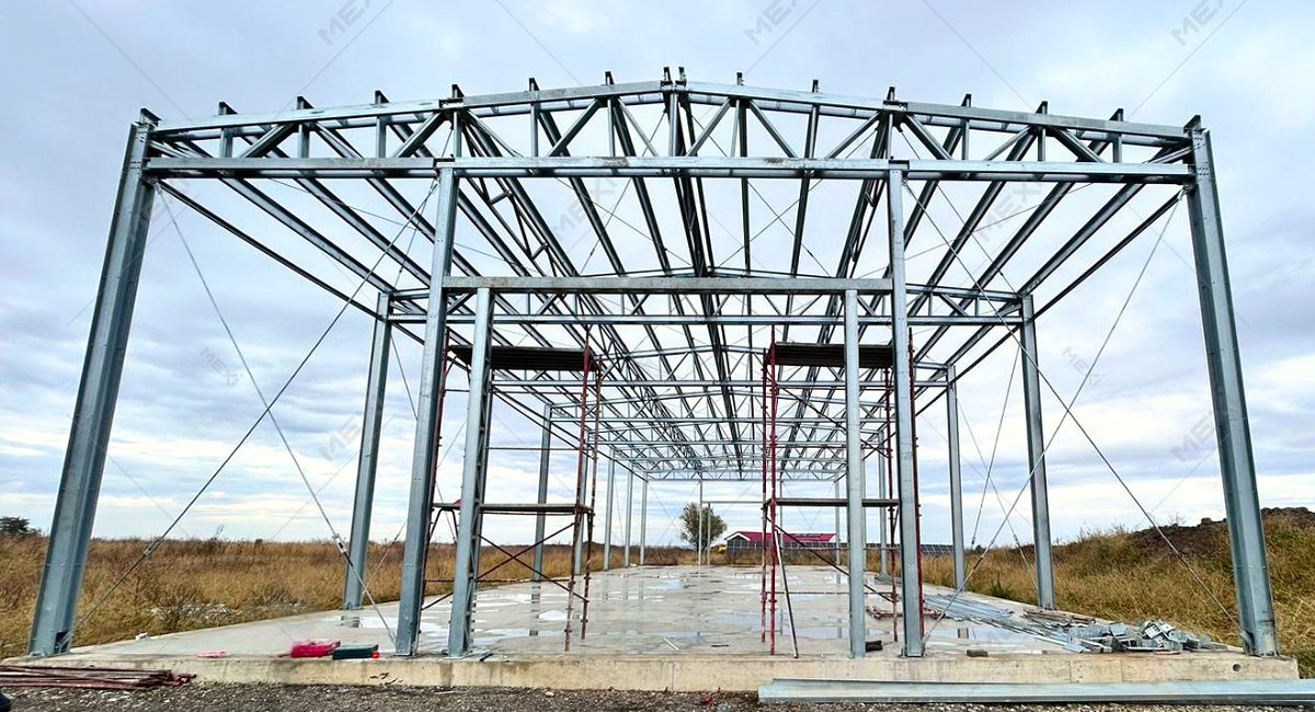 Metal storage hall construction with MEXI® steel profiles