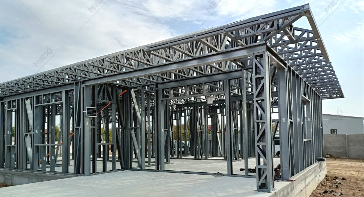 Prefabricated metallic house construction