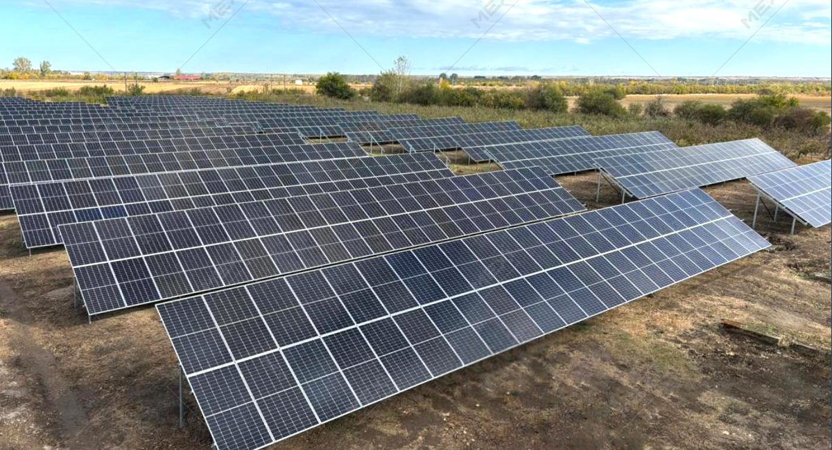 Solar panel structures for 1 MW solar power plant